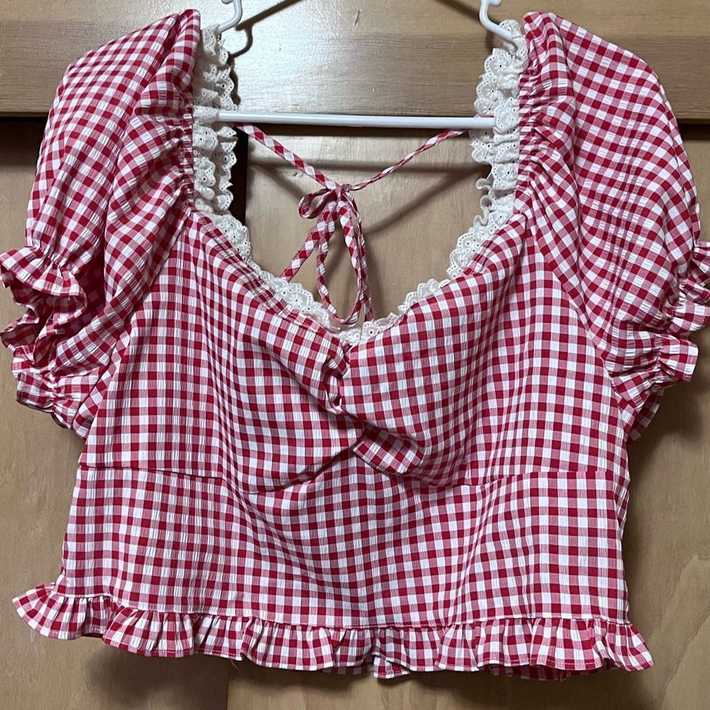 Size 1x Red Gingham cropped top